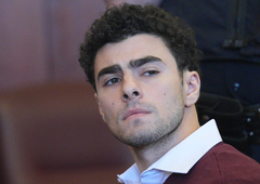Luigi Mangione, ki je obtožen umora direktorja zavarovalnice, ne priznava krivde