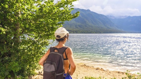 turistka Bohinjsko jezero