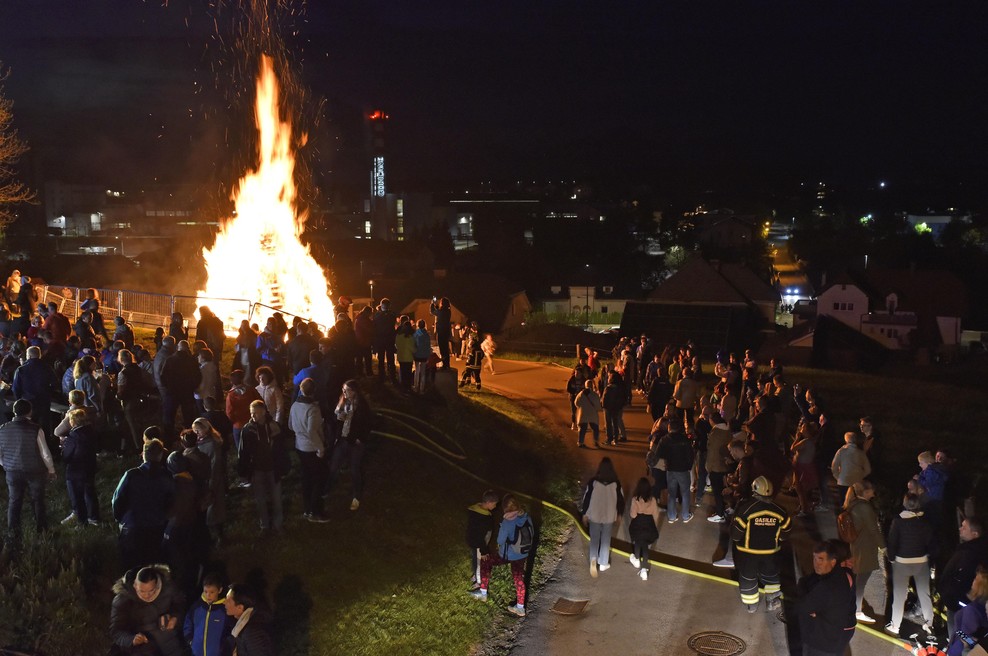 Po Sloveniji bodo zagoreli številni kresovi, tukaj se bo najbolj iskrilo (foto: Bobo)