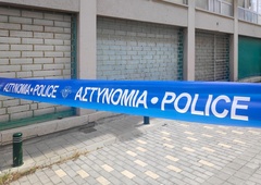 Je šlo za ponesrečen rop? V eksploziji v bližini banke umrla stara znanka policije