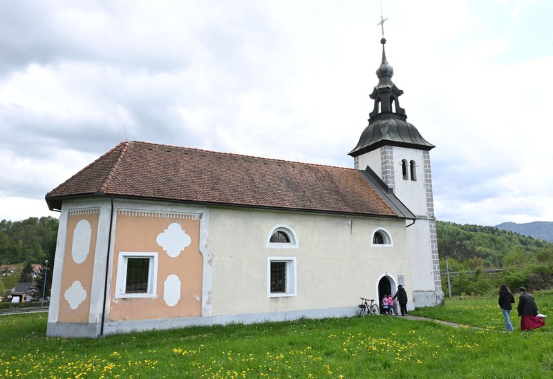 Slovenija cerkev