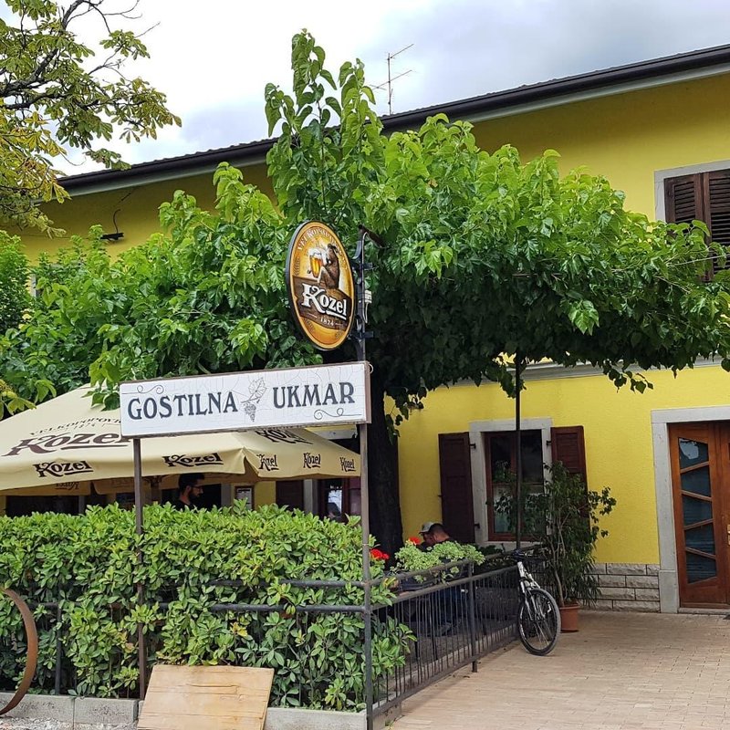 Kras Dutovlje gostilna Ukmar