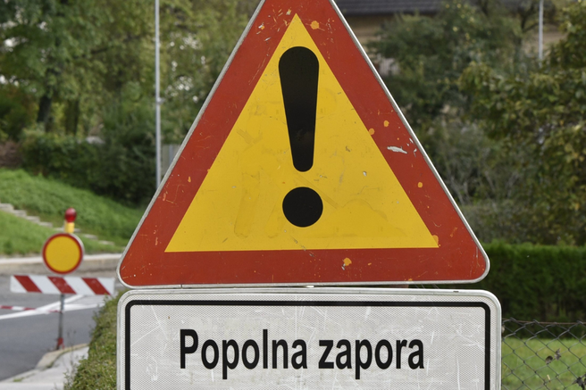 cestna zapora