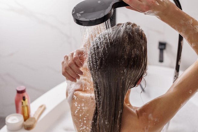 ženska umivanje las higiena šampon