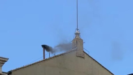 Tudi v drugo ni šlo: še vedno niso izvolili novega papeža