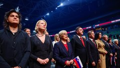 Urška Klakočar Zupančič zaljubljena kot še nikoli: z izbrancem se je udeležila državne slovesnosti (FOTO)