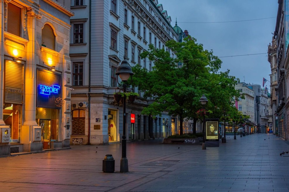 41-letni moški sumil, da ga žena vara: sledil ji je v hotel v Beogradu in obnemel, ko je videl, s kom je med rjuhami (foto: Profimedia)