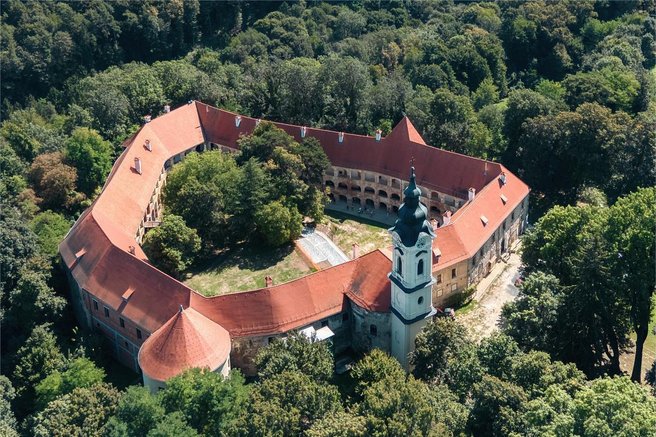V slovenski grad se je po sedmih letih ponovno naselila žival, ki se je nekateri zelo bojijo
