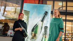 Nepozaben dogodek v kavarni Lolita je na edinstven način povezal eleganco in adrenalin (GALERIJA)