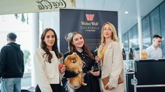 Nepozaben dogodek v kavarni Lolita je na edinstven način povezal eleganco in adrenalin (GALERIJA)