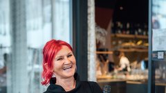 Nepozaben dogodek v kavarni Lolita je na edinstven način povezal eleganco in adrenalin (GALERIJA)