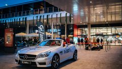 Nepozaben dogodek v kavarni Lolita je na edinstven način povezal eleganco in adrenalin (GALERIJA)