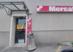 Police prazne, luči ugasnjene, vrata se ne odprejo več: Mercator v tem slovenskem kraju zaprl priljubljeno trgovino