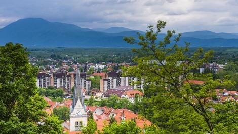 Anketa razkriva: To si Slovenci res mislijo o novih turističnih omejitvah