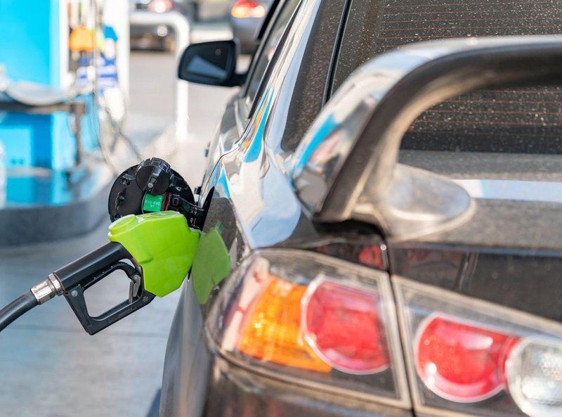 Prihajajo nove cene bencina: tokrat ne bo treba stati v vrsti in delati zalog