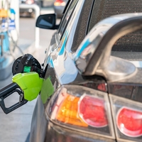 Natočili so gorivo, a že po nekaj metrih obstali: namesto bencina so namreč v rezervoar natočili ...