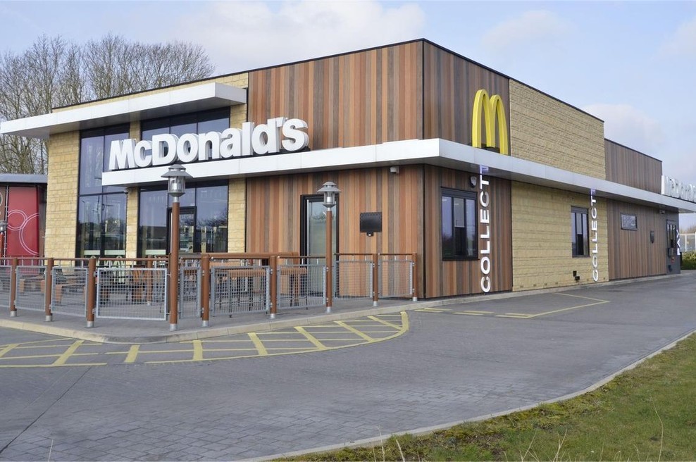 Ta McDonald's ne sprejema več strank, mlajših od 21 let, razlog je precej žalosten (foto: Profimedia)