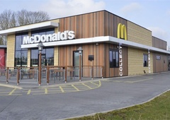 Ta McDonald's ne sprejema več strank, mlajših od 21 let, razlog je precej žalosten