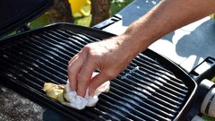 žar roštilj trik nasvet umazanija rešetka kečap