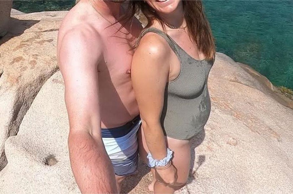 Smučarski par sporočil veselo novico: "Prihaja dojenček" (foto: Instagram/nastasianoens)