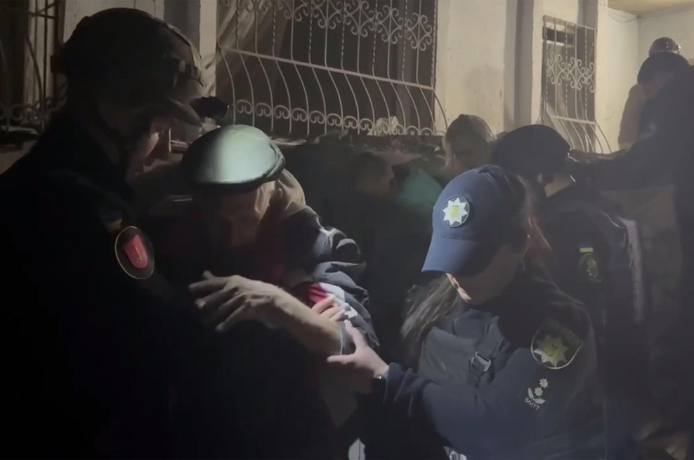 Rusija spet pobijala ukrajinske civliste: v napadu na avtobus umrlo devet ljudi, več je ranjenih (foto: Profimedia)