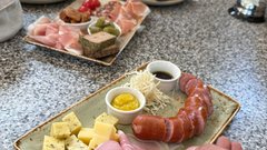 Kodila Gourmet in Bistro narezek