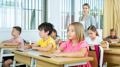 Odvisnost uničuje otroke. EU razmišlja o drastični prepovedi