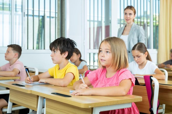 Odvisnost uničuje otroke. EU razmišlja o drastični prepovedi