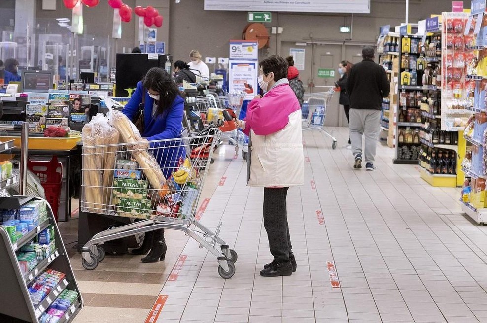 Ti izdelki bodo odslej v trgovinah "pod ključem", kupci jih bodo lahko dobili pod temi pogoji (ne gre za alkohol, ampak za ...) (foto: Profimedia)