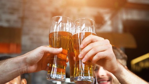 Znani zdravnik razkril, katera alkoholna pijača je najmanj škodljiva za telo