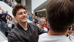 Skrito v raju serija igralci oboževalci srečanje meet&great