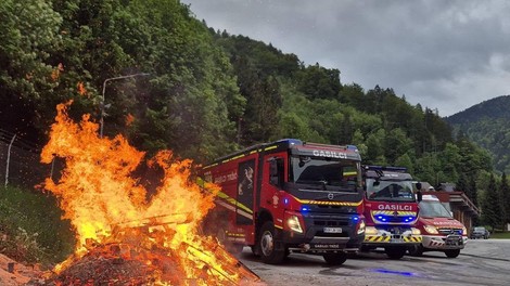 gasilci tržič kača močerad klic na pomoč
