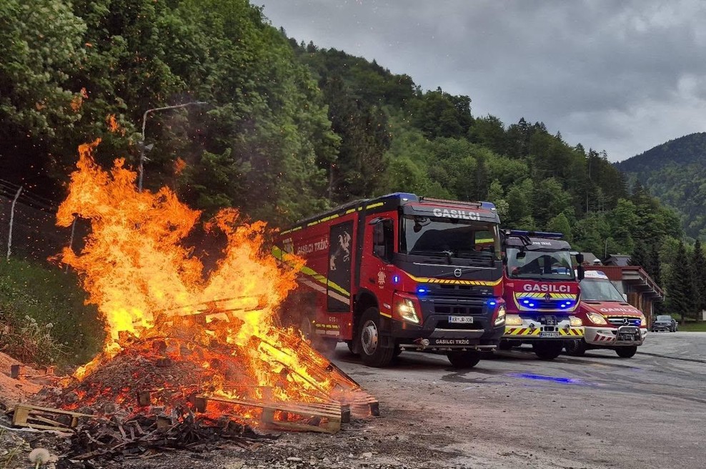 Gorenjec v kleti naletel na "pravo zver": po klicu na pomoč gasilci ostali brez besed, ko so videli, kaj preži nanje (FOTO) (foto: PGD Tržič)