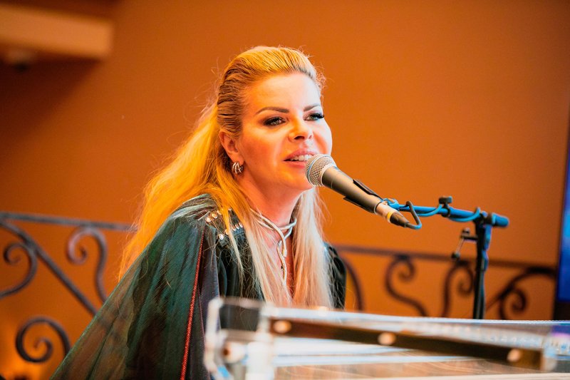Neisha pevka