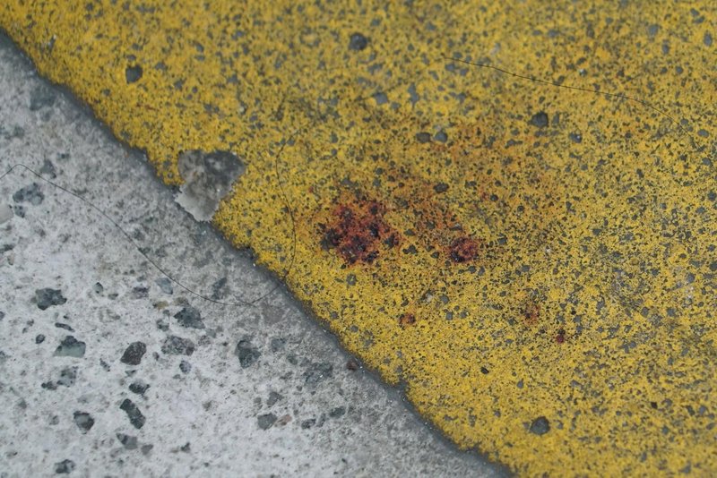 Napad na železniški postaji pretresel svet: ranjenih 18 ljudi, vsaj štirje v kritičnem stanju