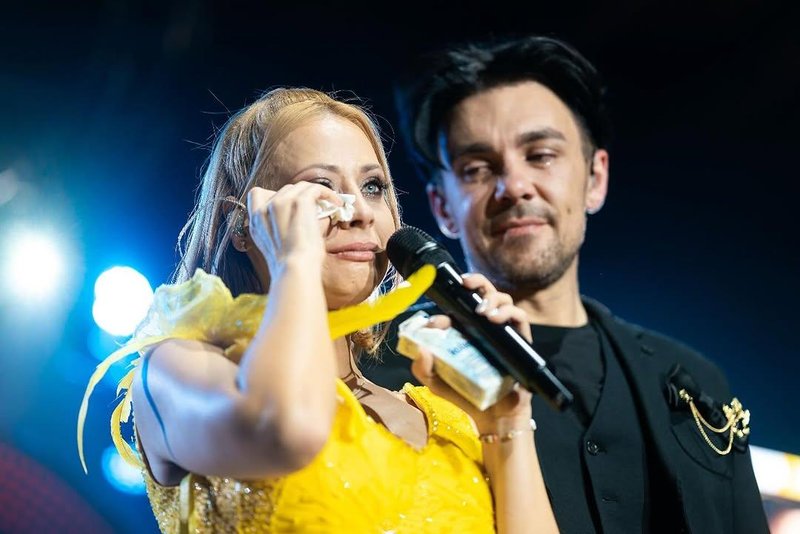 Nove bizarne podrobnosti odmevne afere: duo Maraaya od Nike Zorjan prek sodišča zahteva to