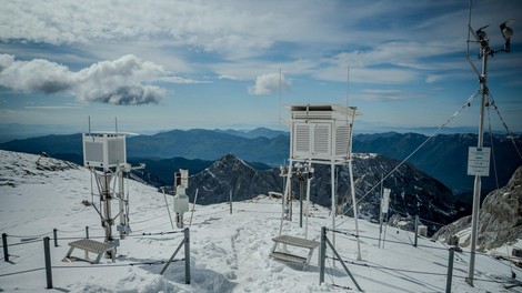 Slovenija se pripravlja na prihodnost: Stekla je obnova najvišje ležeče meteorološke postaje