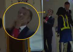 Kaj se je dogajalo na letalu francoskega predsednika? Kamere so ujele bizaren incident (VIDEO)