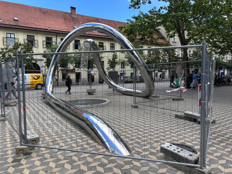 Miša Molk ima dovolj! Javno je izrazila nezadovoljstvo nad vsiljivcem, ki se je "nasilno vselil" v središče Ljubljane