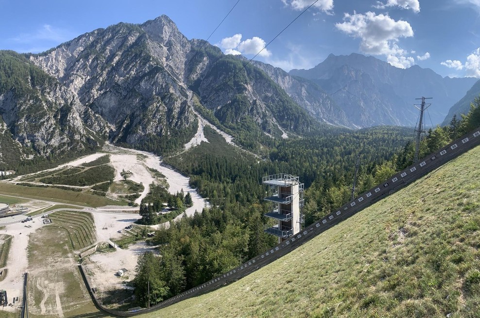 Eksperiment v Planici razkriva: Umetna težnost lahko reši telo pred uničenjem v vesolju (foto: Profimedia)