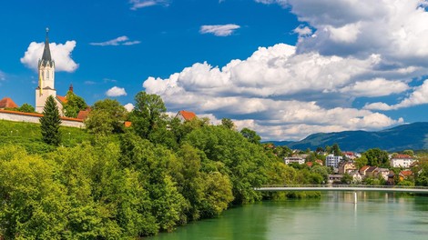 EU zaupa več kot polovica Evropejcev, toda v Sloveniji vlada dvom