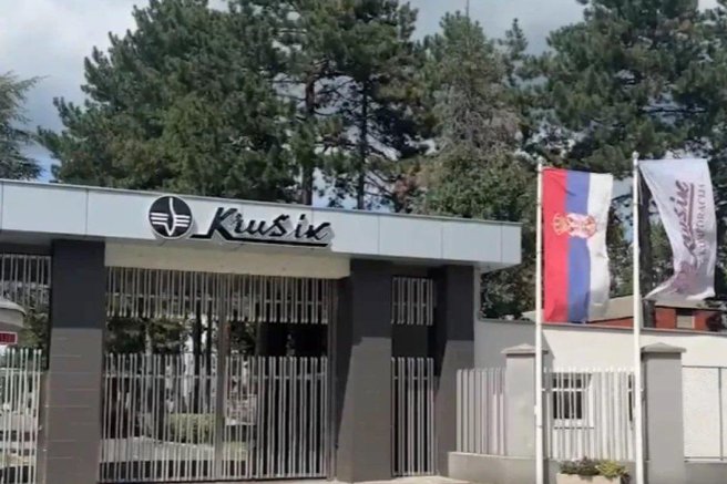 Eksplozija v tovarni orožja: pet zaposlenih odpeljali v bolnišnico