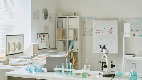 Znanstveniki opozarjajo: Napačne navade jamarjev lahko sprožijo nove epidemije