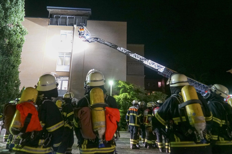 Sredi noči v bolnišnici izbruhnil požar: umrli so trije ljudje, več kot 50 je poškodovanih (foto: Profimedia)