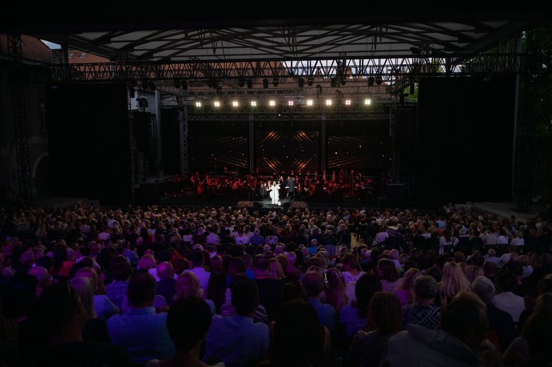 Helena Blagne koncert 40 let deloavnja kariere Križanke
