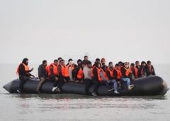 Proti Evropi so se zgrnili migranti: Rokavski preliv v enem dnevu prečkalo največje število ljudi letos
