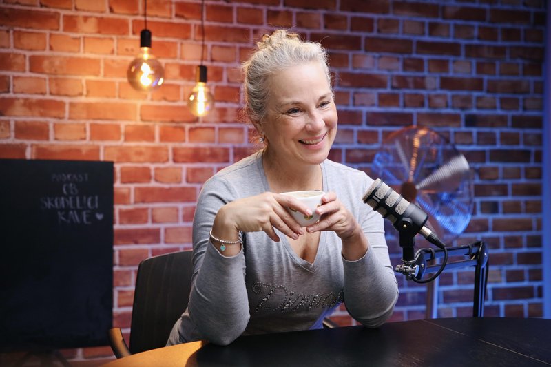 Nina Ivanič Živa Avžner Metropolitan podkast Ob skodelici kave