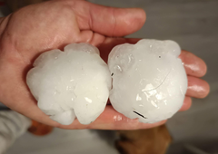 Kot da bi z neba grmeli kamni: v Sloveniji besnela močna nevihta z ekstremno veliko točo (FOTO in VIDEO)