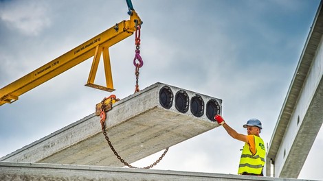 gradbišče gradbena dela delavci Ljubljana Šiška MOL šport atletika zoran Janković