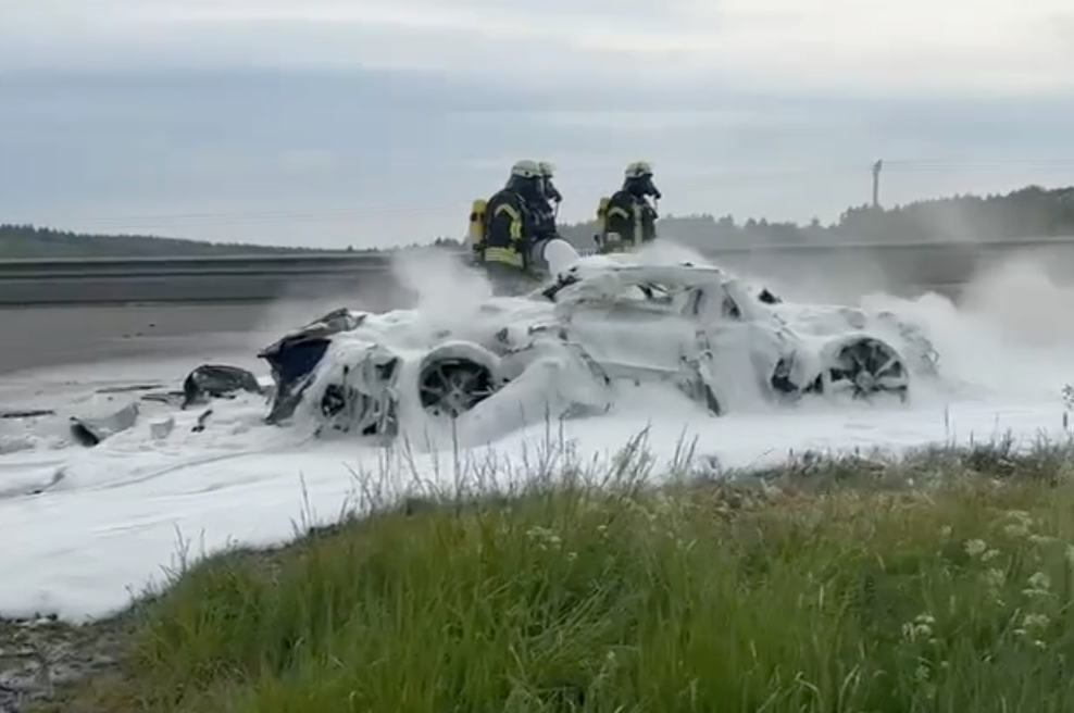 Več let ga je sanjal in plačal več kot milijon, nato pa v grozi opazoval, kako ga požirajo plameni (VIDEO) (foto: Zajem zaslona/Tik Tok (@chrimbu))